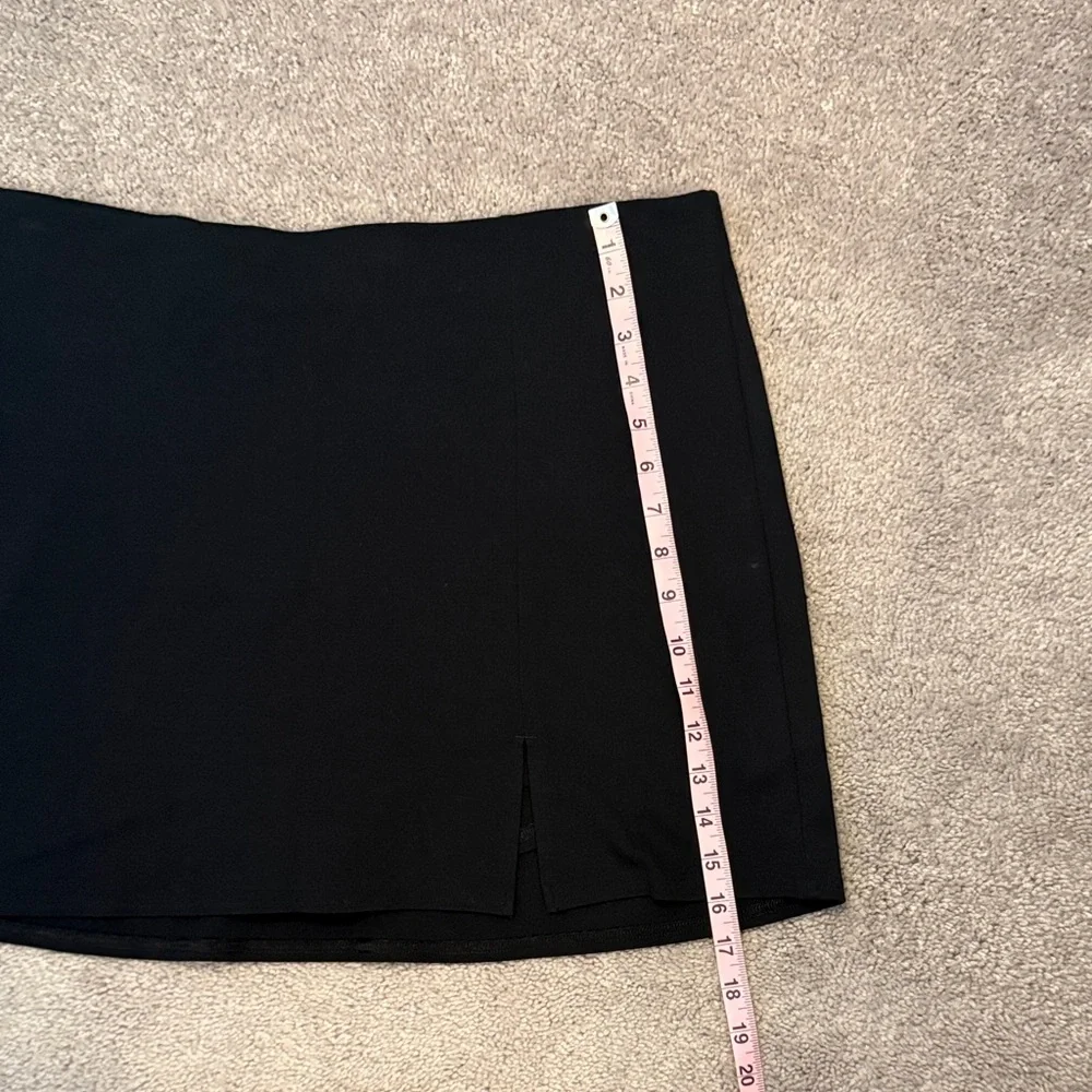 American Eagle Outfitters Black Mini Skirt with Front Slit - Picture 4 of 4
